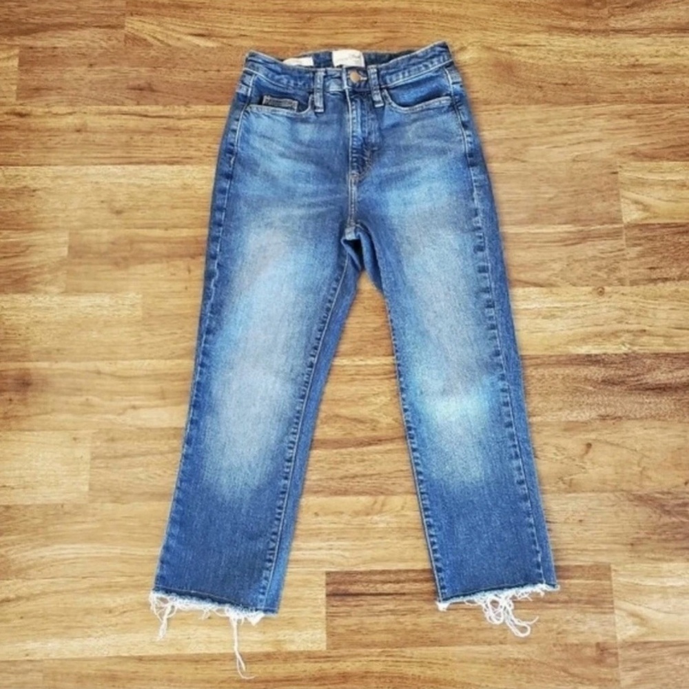 Universal Thread Cropped Blue Jeans